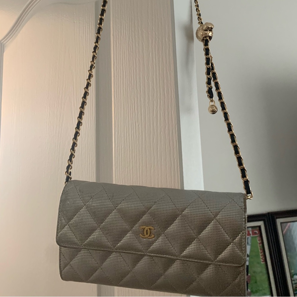 Authentic Chanel silver wallet - Picture 9 of 10